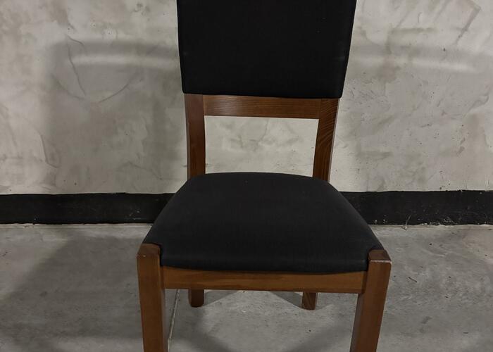 Grajewo ogłoszenia: Sprzedam cztery krzesła stołowe drewniane z obiciem...
