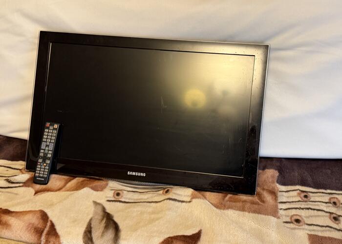 Grajewo ogłoszenia: Sprzedam telewizor samsung cena 300zł, i kino domowe lq cena 500zł